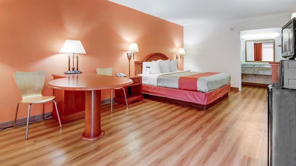 Red Roof Inn Forsyth Eksteriør bilde
